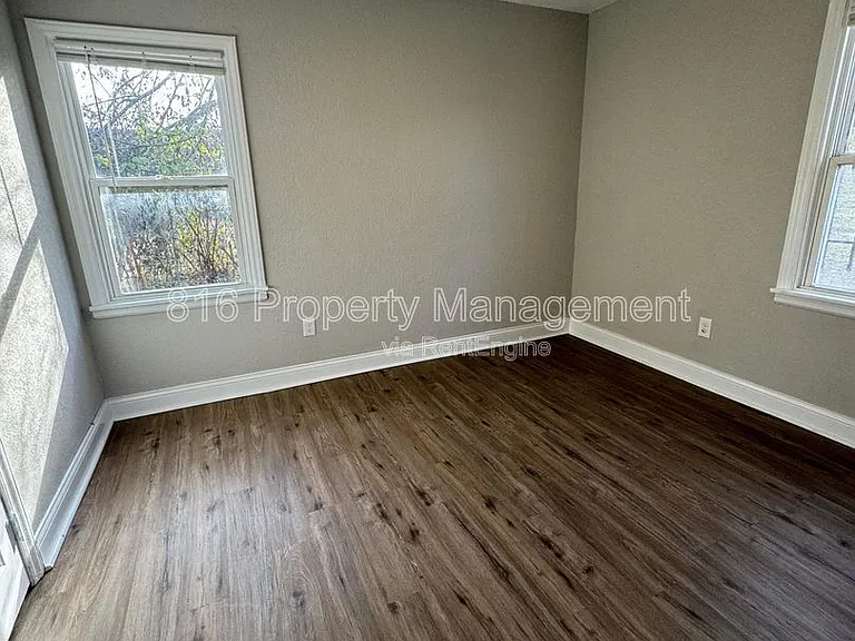 5518 S Benton Ave — Photo 7