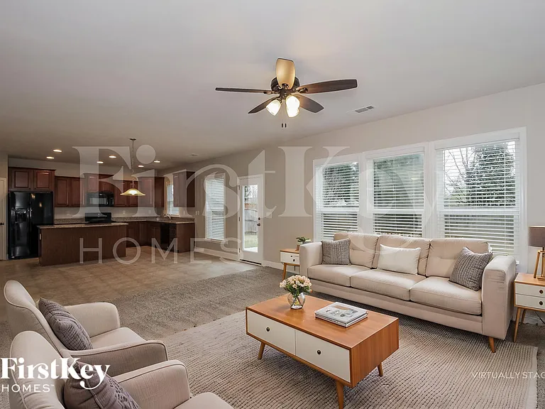 355 Ridgewood Trl — Photo 3
