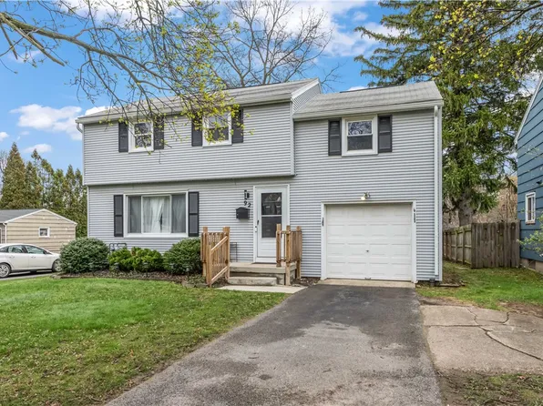 92 Hilltop Rd, Rochester, NY 14616