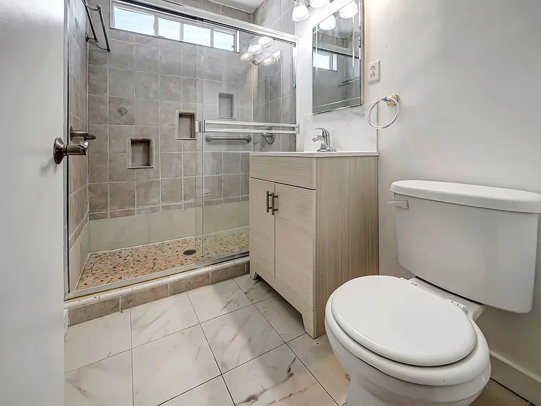 654 Patterson Ave — Photo 20