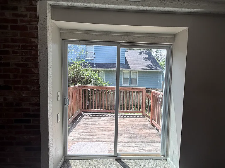 302 S Hocker Ave — Photo 4