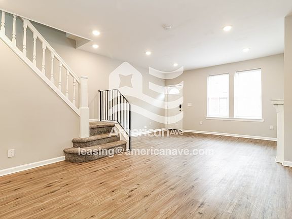 1423267_005_wm_-_living_room_13456574.jpg