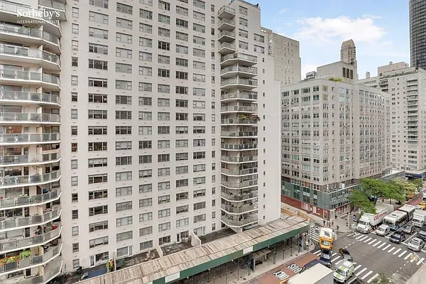 Sold by Sotheby's International Realty | media 30