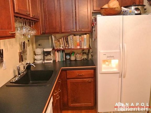 4th image of 206 Victor Pkwy Unit 206E