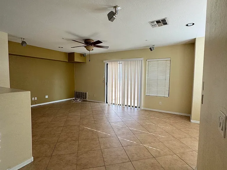 724 S Beck Ave — Photo 5