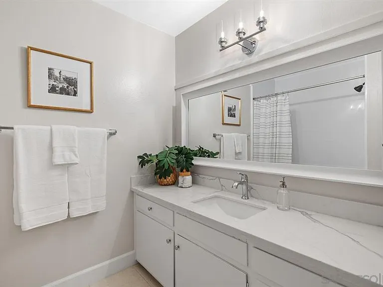 4264 Loma Riviera Ln — Photo 12