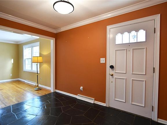 3rd image of 1324 Ledgewood Dr