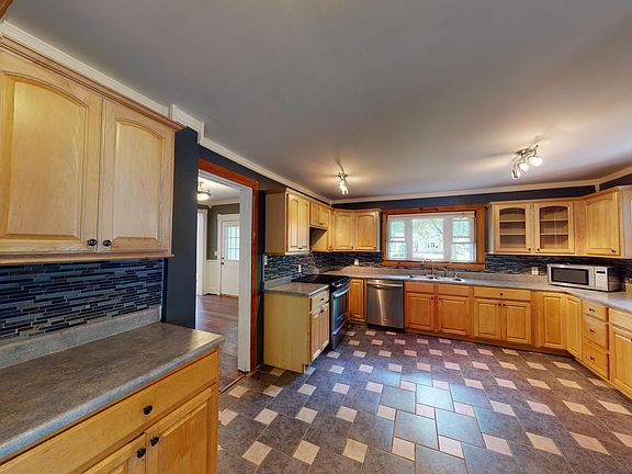 4th image of 414 N Marshall Ave