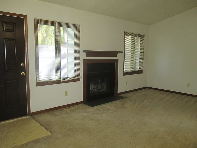 1554 College Way — Photo 2