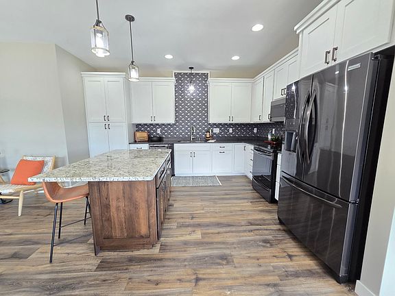 5th image of 250 Rodeo Rd