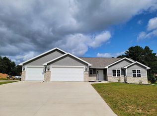 1975 Penny Ln, New London, WI 54961