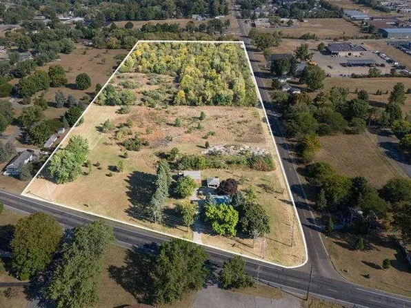 665 Nickerson Ave, Benton Harbor, MI 49022