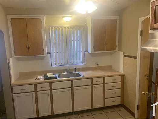 5th image of 17195 Stoepel St