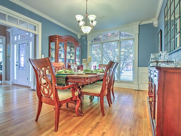3rd image of 306 Walden Glen Ct