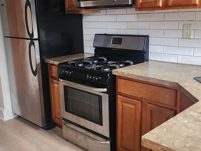 409 Hancock St #2 — Photo 2