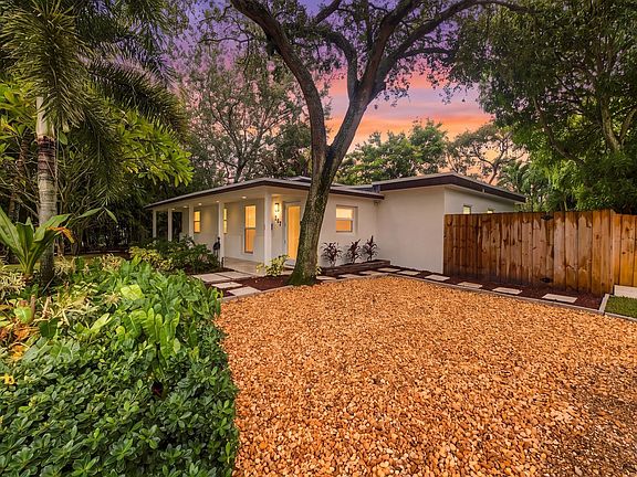 2nd image of 722 SW 16TH Court