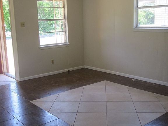 2nd image of 305 E Avenue A #Ab