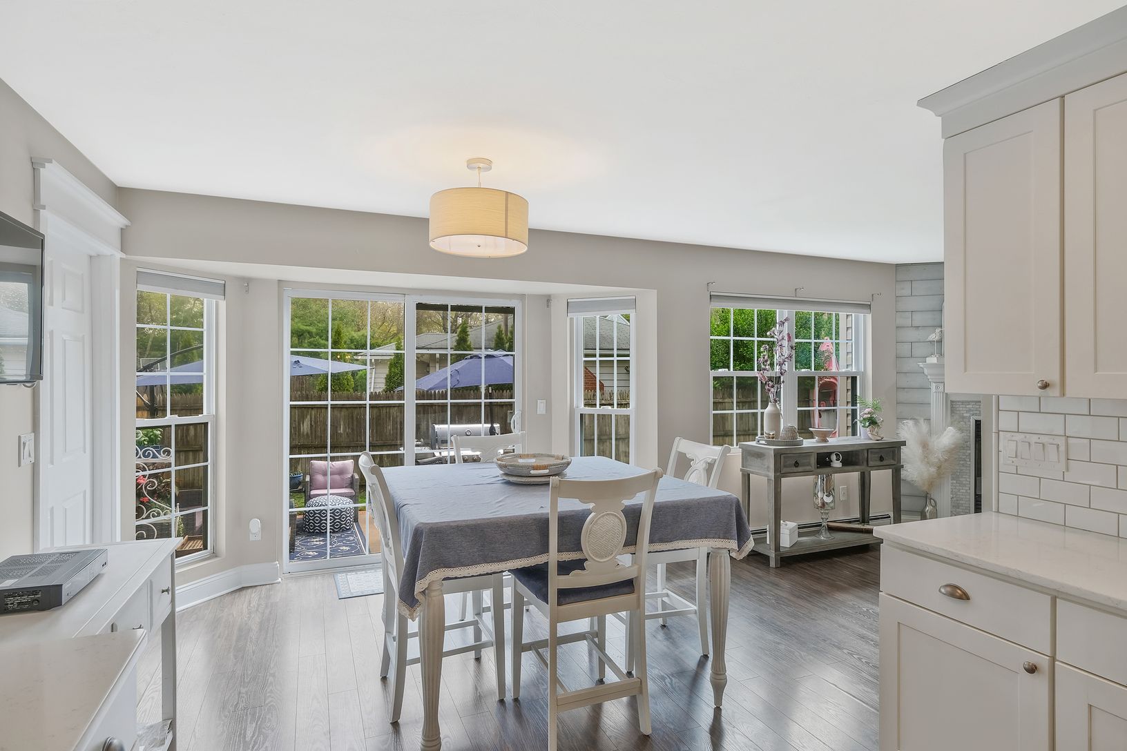  Breakfast Nook