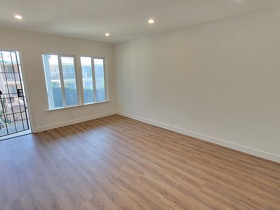 5th image of 1251 N Harper Ave APT J