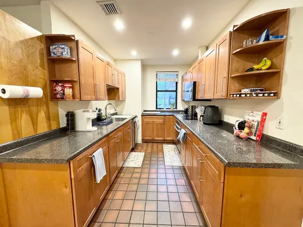96 Gainsborough St Unit 103W, Boston, MA 02115