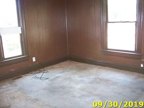 5th image of 325 Owens St