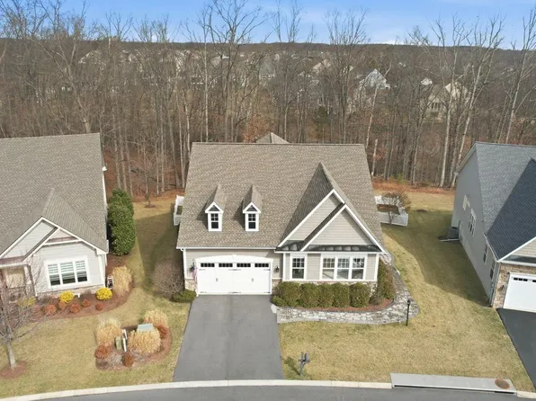 105 Turnstone Ln, Lake Frederick, VA 22630