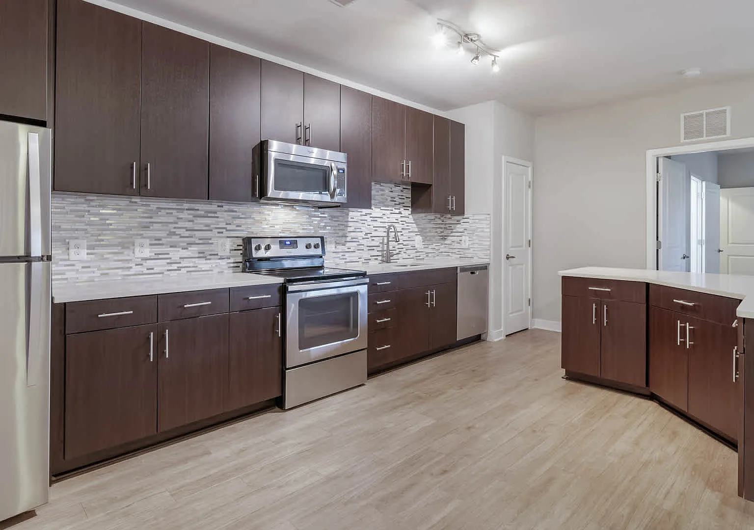 Radiant Fairfax Ridge — Photo 4