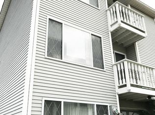 32 Simmons Ln, Staten Island, NY 10314