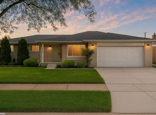21732 Hoffman St, Saint Clair Shores, MI
