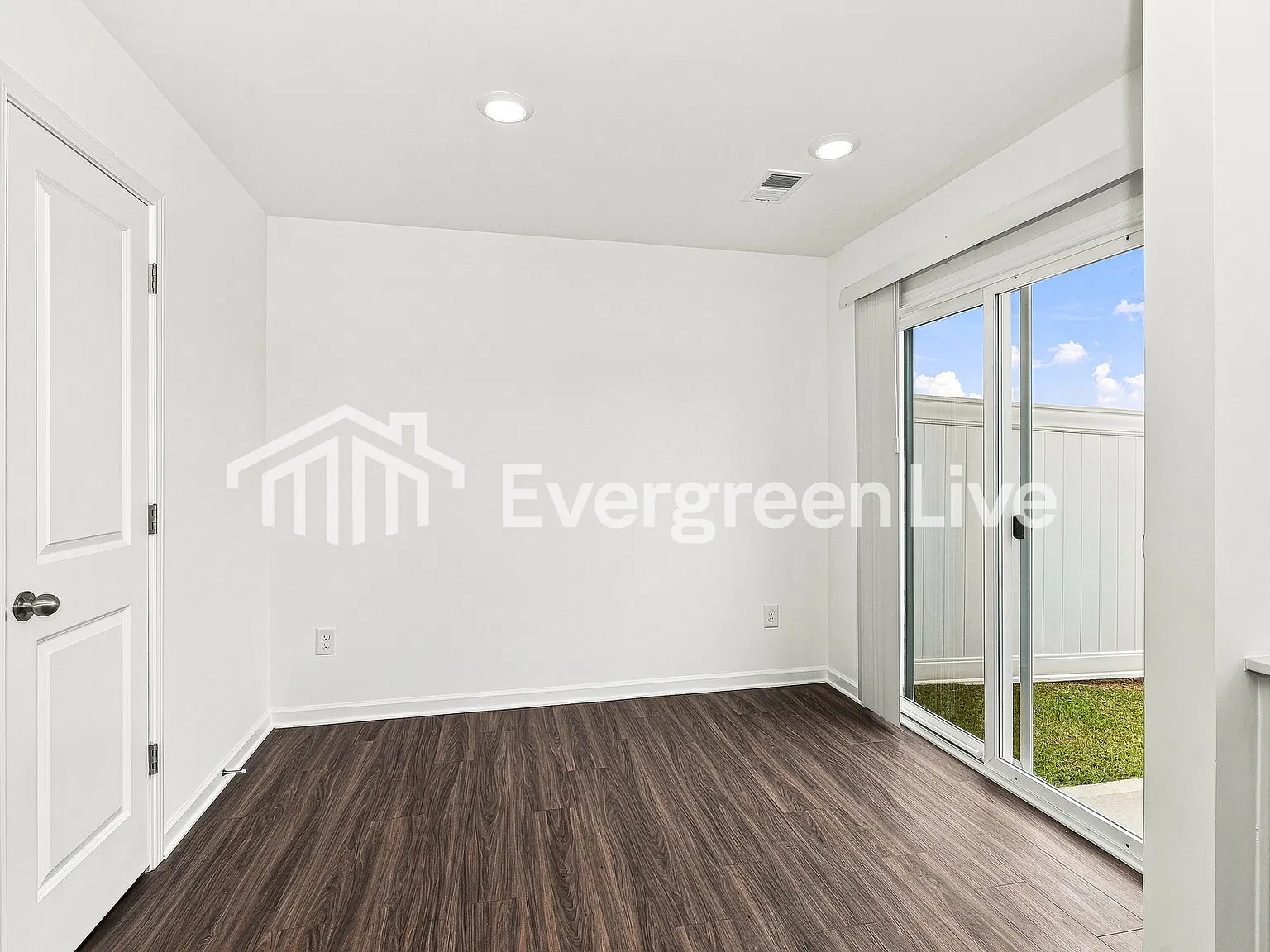 3 bed, 2.5 bath, 1346 sqft, $1,700 — Photo 4