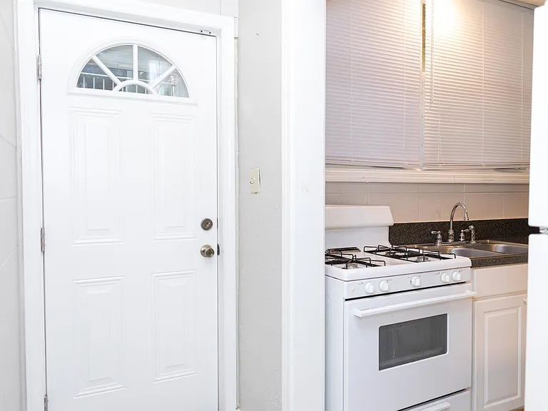 432 Wilson St NW #5 — Photo 8