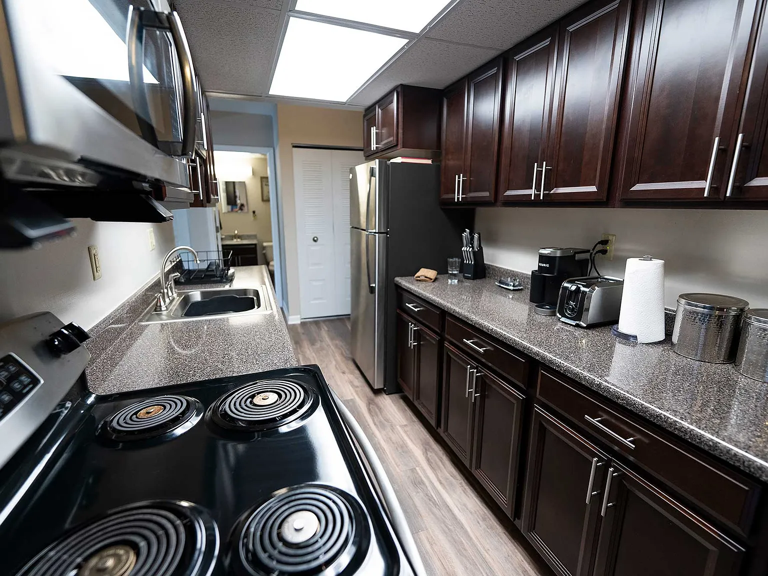 Laurel Village Apartments — Photo 2