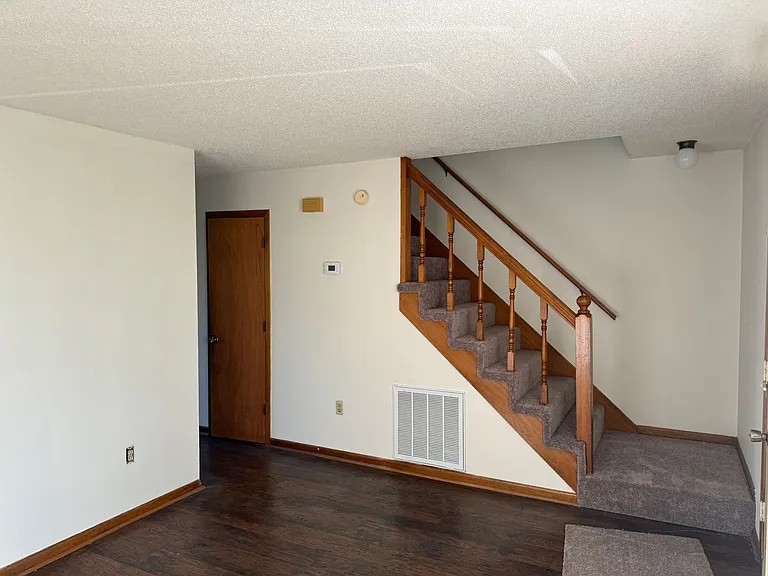 120 Oakcrest Cir — Photo 16