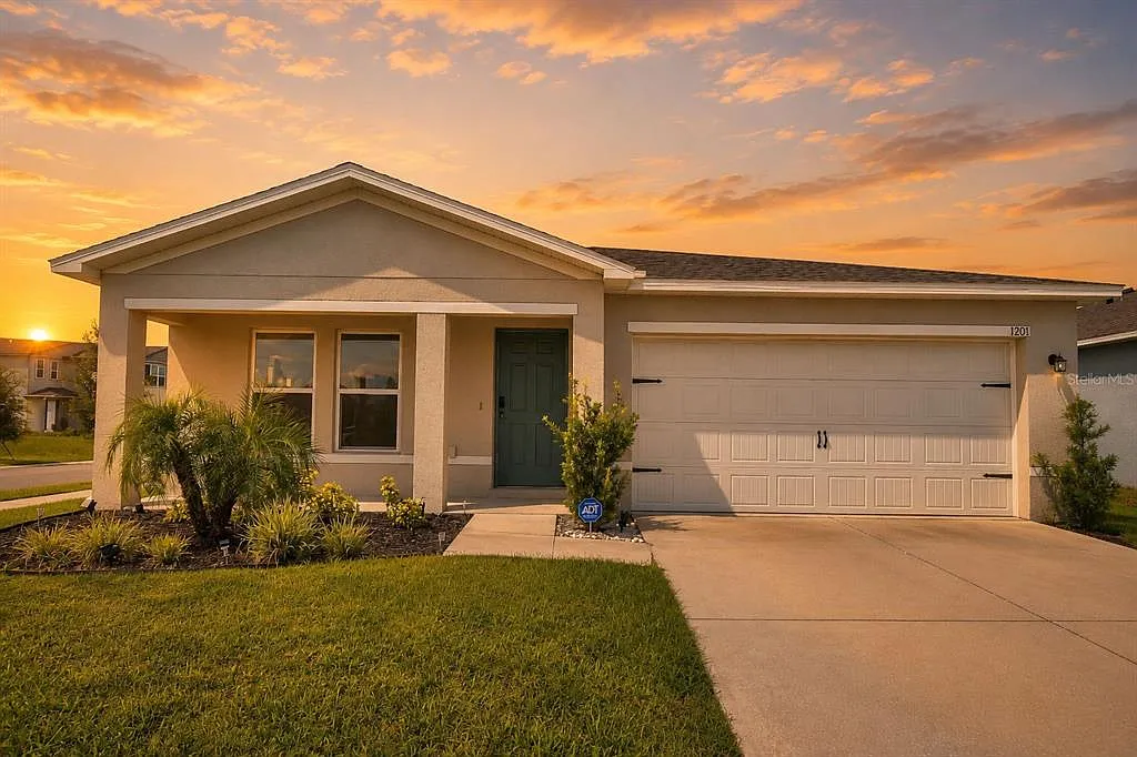 4 bed, 2.0 bath, 1648 sqft, $2,550 — Photo 3