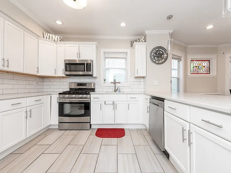 30 Larchmont St #1 — Photo 2