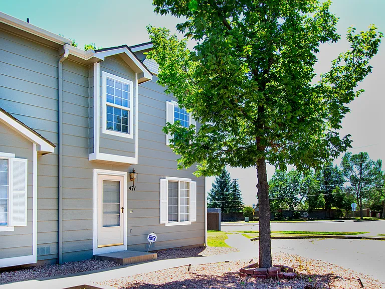 471 Ellers Grv — Photo 1