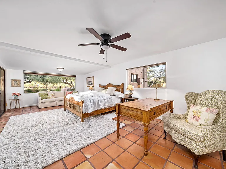 8959 E Woodland Rd — Photo 18
