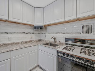 190 W Merrick Road #4J, Freeport, NY, 11520