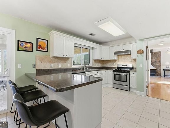 2nd image of 1358 Murdock Rd