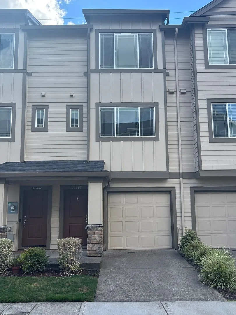Now offering $400.00 off first month's rent move in special! — Photo 1
