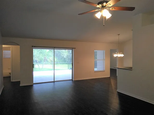 1443 Baythorn Dr — Photo 9