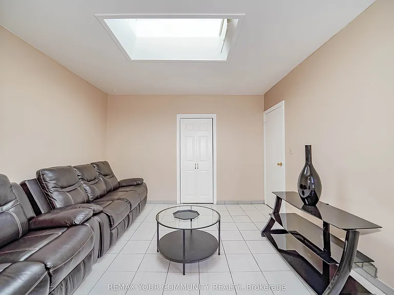 1378 Danforth Ave S #1 — Photo 23