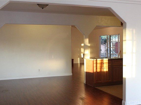 3rd image of 20326 Seine Ave