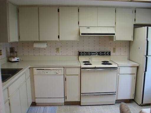 2nd image of 2297 Lark Cir E APT D