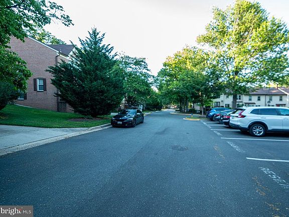3rd image of 323 Lynn Manor Dr