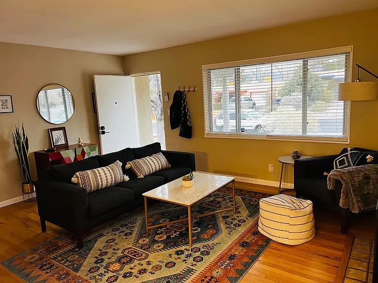 1827 Hermosa Dr NE — Photo 1