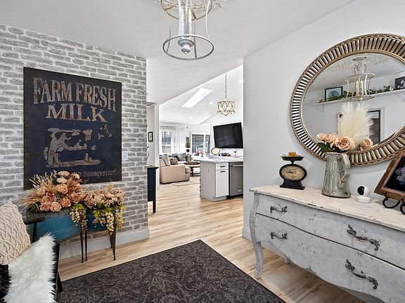 5th image of 1495 Victorian Way