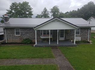 582 Pemberton Rd, Beaver, WV 25813