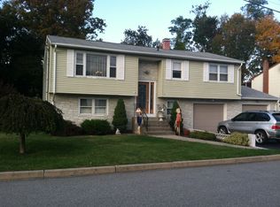 17 Endicott St, Cranston, RI 02910