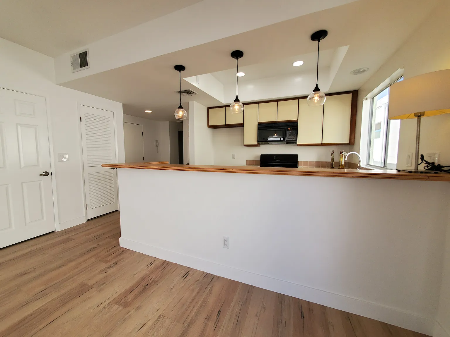 1546 Amherst Ave — Photo 2